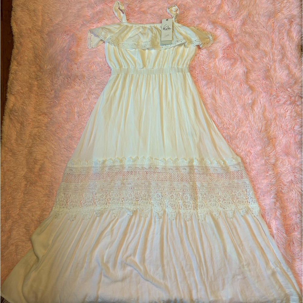 Miss Me Los Angles white dress with lace